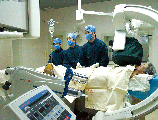 美国GE大型C臂血管造影机和大型数字减影X光机